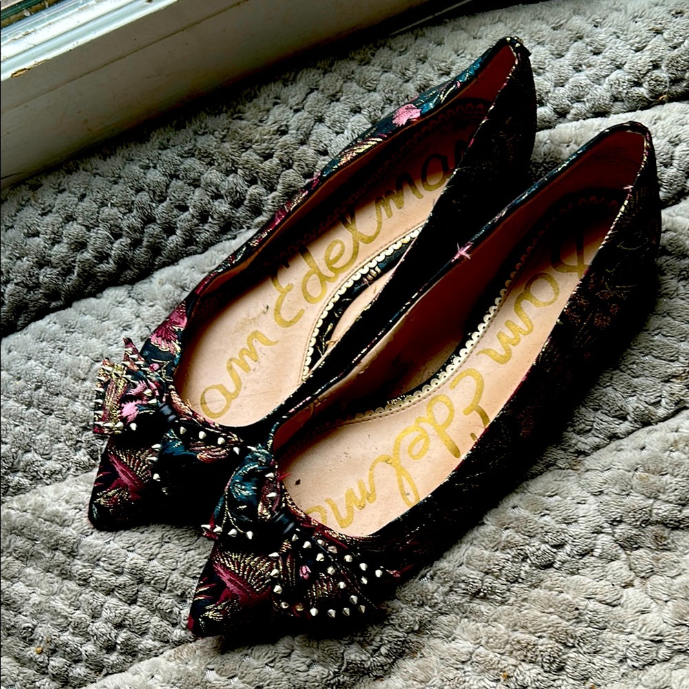 Elegant Black and Pink Flats with Sparkling Bow